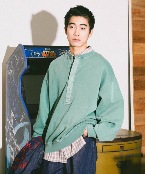 niko and...(ニコアンド)の「裏毛ピグメントヘンリープルオーバー(Tシャツ/カットソー・メンズ・オフホワイト/チャコール/ライトブラウン/グリーン・MEDIUM/LARGE)」の4枚目の写真