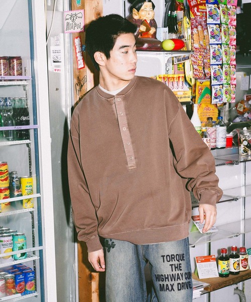 niko and...(ニコアンド)の「裏毛ピグメントヘンリープルオーバー(Tシャツ/カットソー・メンズ・オフホワイト/チャコール/ライトブラウン/グリーン・MEDIUM/LARGE)」の3枚目の写真