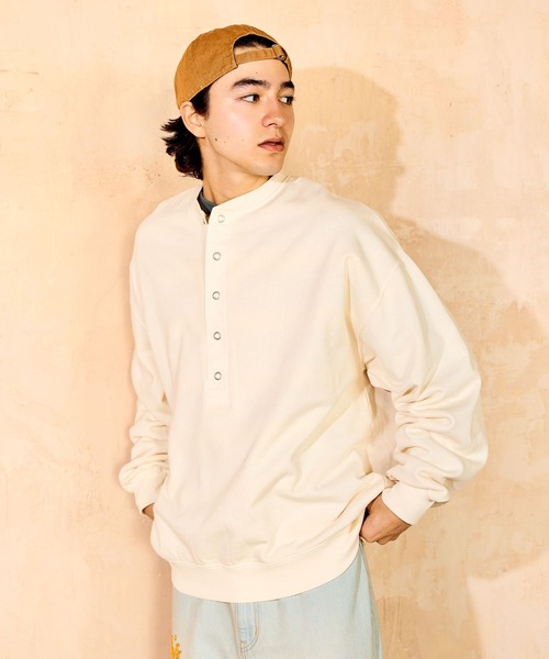 niko and...(ニコアンド)の「裏毛ピグメントヘンリープルオーバー(Tシャツ/カットソー・メンズ・オフホワイト/チャコール/ライトブラウン/グリーン・MEDIUM/LARGE)」の8枚目の写真