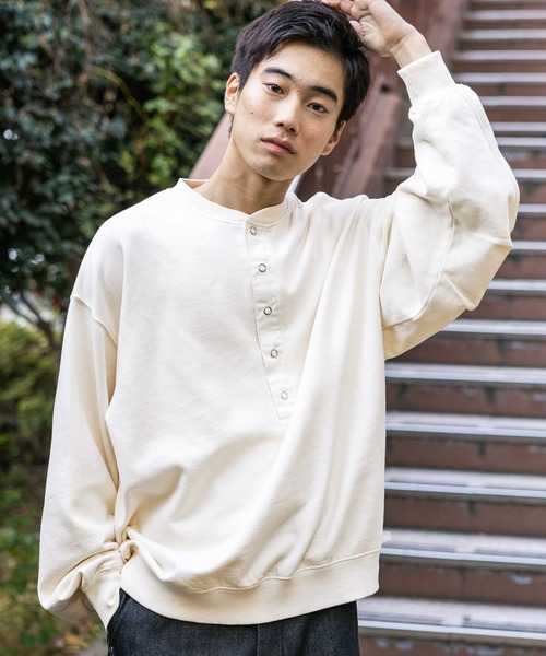 niko and...(ニコアンド)の「裏毛ピグメントヘンリープルオーバー(Tシャツ/カットソー・メンズ・オフホワイト/チャコール/ライトブラウン/グリーン・MEDIUM/LARGE)」の13枚目の写真