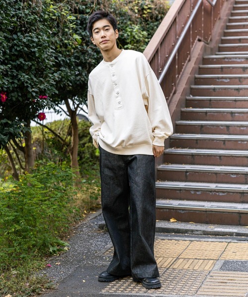 niko and...(ニコアンド)の「裏毛ピグメントヘンリープルオーバー(Tシャツ/カットソー・メンズ・オフホワイト/チャコール/ライトブラウン/グリーン・MEDIUM/LARGE)」の10枚目の写真