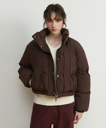 HANE（ハネ）の「プリーツハイネックプファージャケット_Brown（ダウンジャケット/コート）」