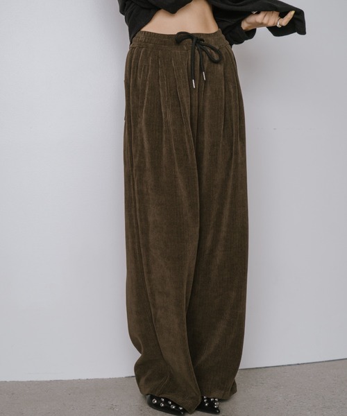 VION（ヴィオン）の「コーデュロイイージーワイドパンツ / Corduroy Easy Wide Pants（その他パンツ・レディース・ブラック/カーキ・FREE）」の3枚目の写真