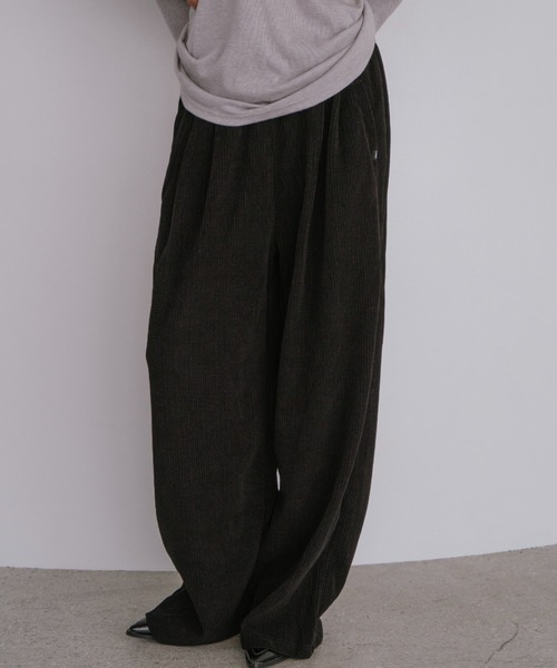 VION（ヴィオン）の「コーデュロイイージーワイドパンツ / Corduroy Easy Wide Pants（その他パンツ・レディース・ブラック/カーキ・FREE）」の15枚目の写真