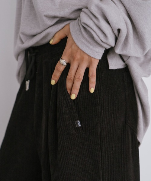 VION（ヴィオン）の「コーデュロイイージーワイドパンツ / Corduroy Easy Wide Pants（その他パンツ・レディース・ブラック/カーキ・FREE）」の17枚目の写真