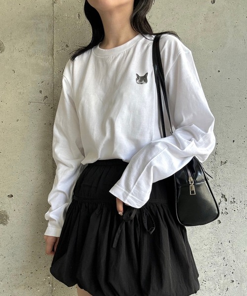etta(エタ)の「ワンポイント猫ロンT/長袖Tシャツ(Tシャツ/カットソー・レディース・ホワイト・MEDIUM/LARGE)」の1枚目の写真