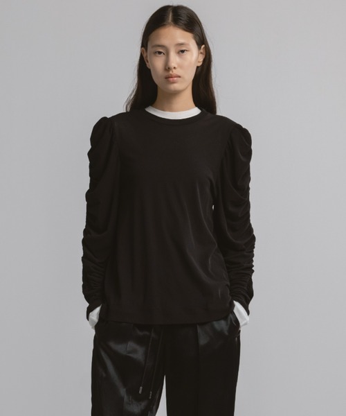 CINOH(チノ)の「SHEF GATHERED SLEEVE LONG T SHIRT(Tシャツ/カットソー・レディース・ブラック/ホワイト・38)」の1枚目の写真
