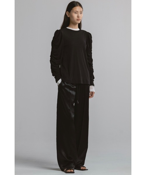 CINOH(チノ)の「SHEF GATHERED SLEEVE LONG T SHIRT(Tシャツ/カットソー・レディース・ブラック/ホワイト・38)」の18枚目の写真