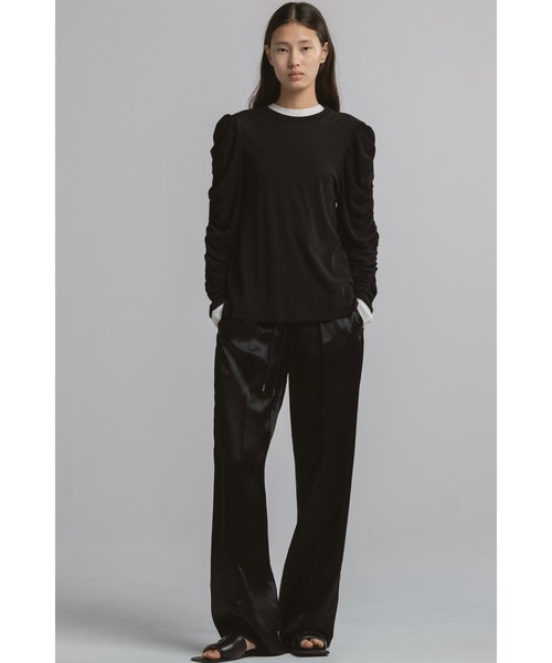 CINOH(チノ)の「SHEF GATHERED SLEEVE LONG T SHIRT(Tシャツ/カットソー・レディース・ブラック/ホワイト・38)」の20枚目の写真