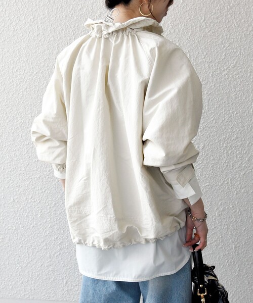 SHIPS anyシップス ナイロンタスランギャザー スタンドカラーブルゾン SHIPS any:〈洗濯機可能〉ナイロン タスラン ギャザー スタンドカラー