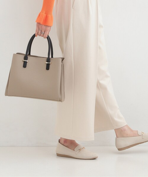 SHOO・LA・RUE（シューラルー）の「【2WAY】きれいめスタイルにマッチする 一枚革風 三層トートバッグ（トートバッグ・レディース・ブラック/グレー/ベージュ系4・00）」の3枚目の写真