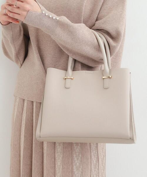 SHOO・LA・RUE（シューラルー）の「【2WAY】きれいめスタイルにマッチする 一枚革風 三層トートバッグ（トートバッグ・レディース・ブラック/グレー/ベージュ系4・00）」の13枚目の写真