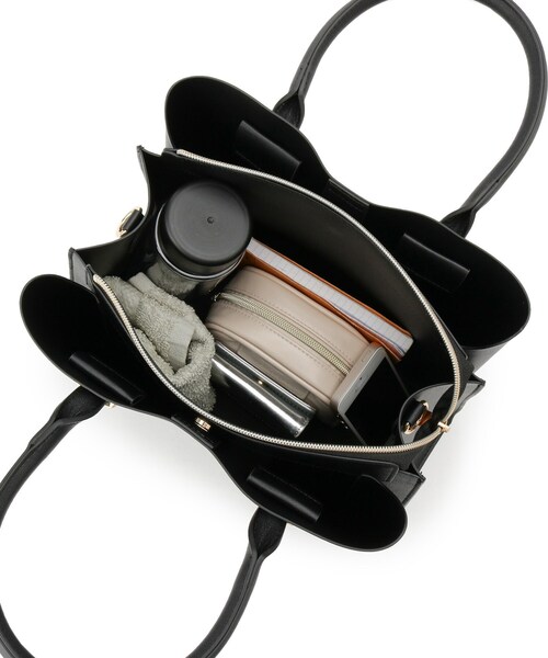 SHOO・LA・RUE（シューラルー）の「【2WAY】きれいめスタイルにマッチする 一枚革風 三層トートバッグ（トートバッグ・レディース・ブラック/グレー/ベージュ系4・00）」の10枚目の写真