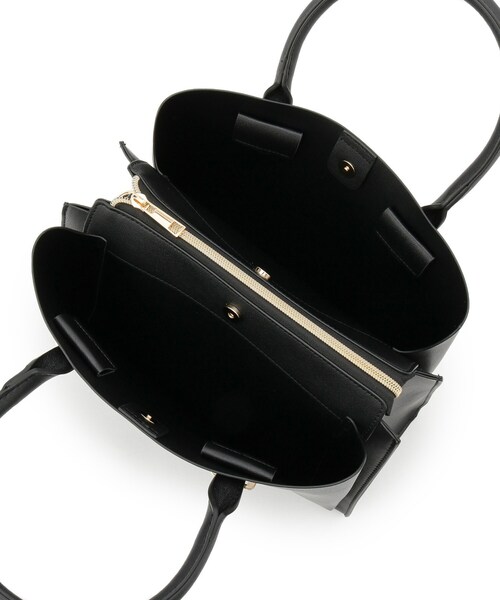 SHOO・LA・RUE（シューラルー）の「【2WAY】きれいめスタイルにマッチする 一枚革風 三層トートバッグ（トートバッグ・レディース・ブラック/グレー/ベージュ系4・00）」の11枚目の写真