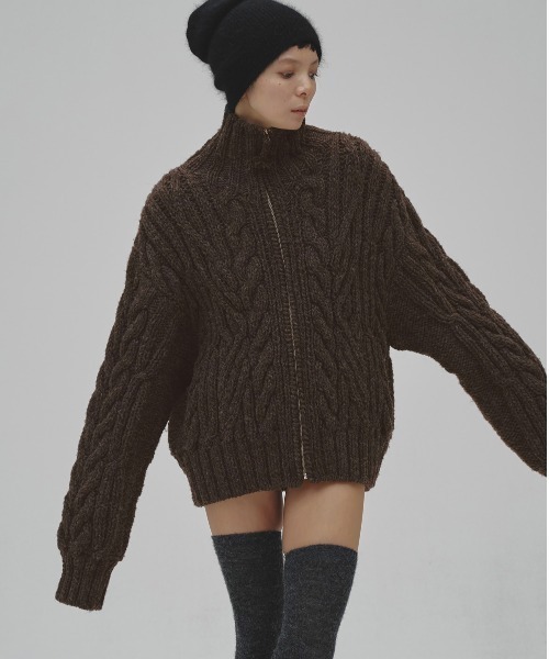 TODAYFUL（トゥデイフル）の「Volume Handknit Cardigan（カーディガン/ボレロ・レディース・ブラウン/キナリ・FREE）」の2枚目の写真