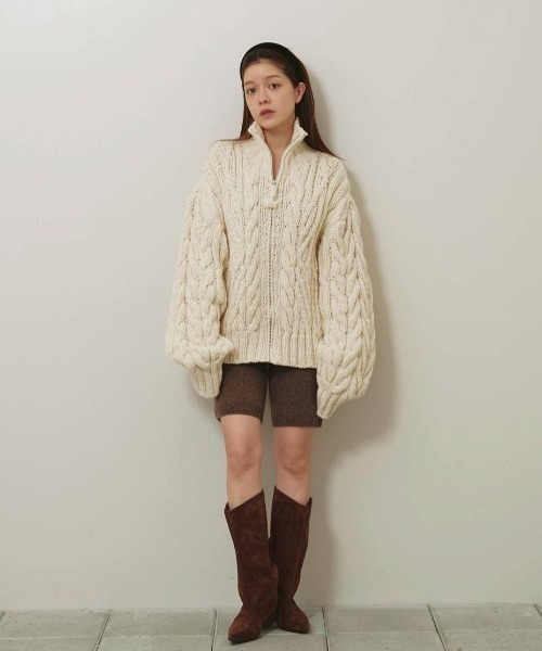 TODAYFUL（トゥデイフル）の「Volume Handknit Cardigan（カーディガン/ボレロ・レディース・ブラウン/キナリ・FREE）」の4枚目の写真