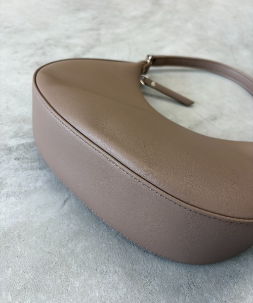 DRWCYS（ドロシーズ）の「ムーンミニハンドバッグ（ハンドバッグ・レディース・ライトブラウン/ブラック・FREE）」の12枚目の写真