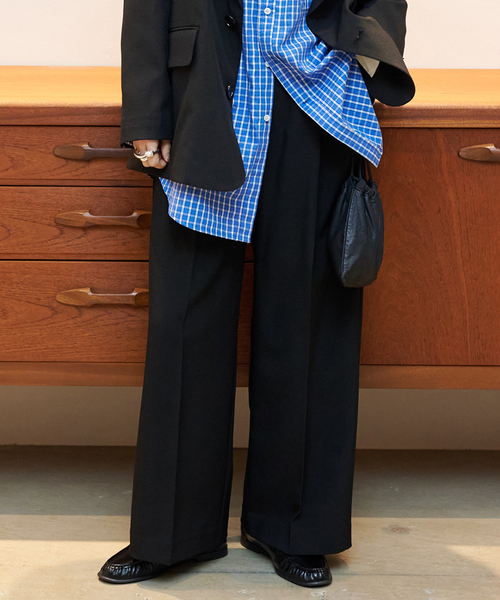 OUTDOOR PRODUCTS(アウトドアプロダクツ)の「≪ WEB限定追加 ≫ORDINARY タックワイドスラックス(スラックス・レディース・ブラック・40/38/36/34)」の2枚目の写真