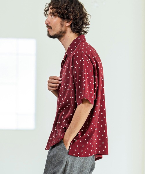 Magine（マージン）の「mhs2545- Printed Fabric Open Collar Five Sleeve Shirt 五分袖オープンカラーシャツ(MGN-261-004)（シャツ/ブラウス・メンズ・ベージュ/ブラック/ワイン・48/46/44）」の4枚目の写真