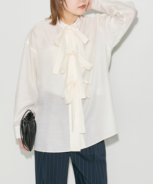 journal standard L'essage(ジャーナルスタンダードレサージュ)の「シアーサテンリボンブラウス(シャツ/ブラウス・レディース・ブラック/ホワイト/サックスブルー・FREE)」の2枚目の写真