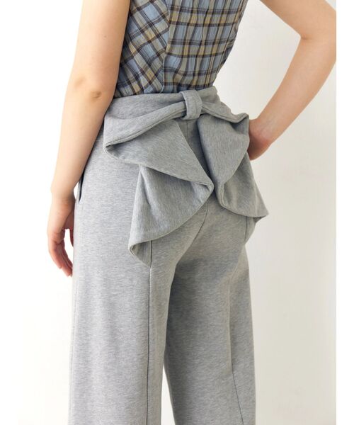 CALNAMUR(カルナムール)の「バックリボンスウェットパンツ(その他パンツ・レディース・ライトグレー/ベージュ・SMALL/MEDIUM)」の2枚目の写真