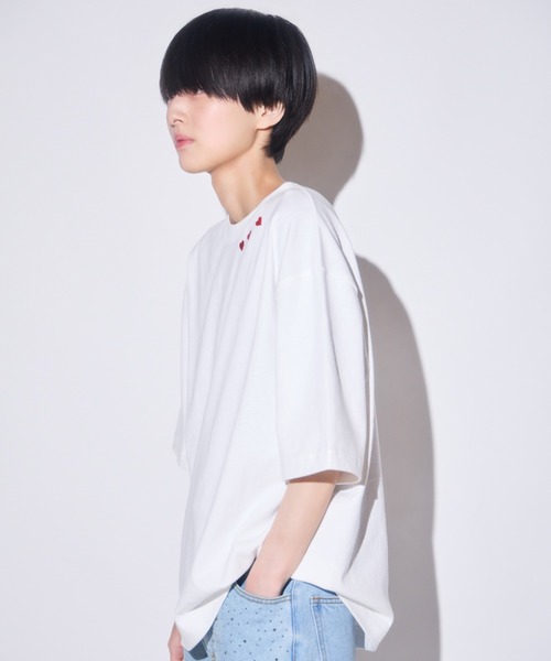 INTER FACTORY(インターファクトリー)の「あやせりんて ハート刺繍Tシャツ(Tシャツ/カットソー・レディース・ホワイト/ブラック・LARGE/SMALL/MEDIUM)」の4枚目の写真