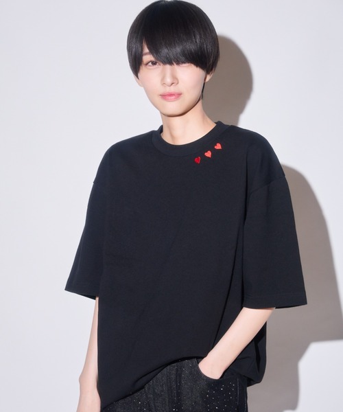 INTER FACTORY(インターファクトリー)の「あやせりんて ハート刺繍Tシャツ(Tシャツ/カットソー・レディース・ホワイト/ブラック・LARGE/SMALL/MEDIUM)」の5枚目の写真