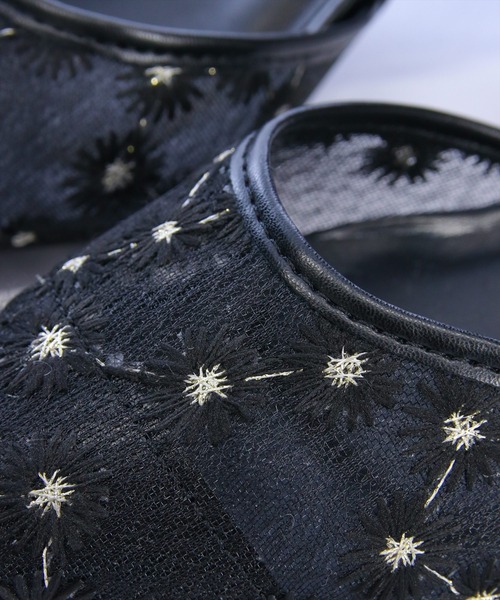 clear（クリア）の「フラワーメッシュミュール（パンプス・レディース・アイボリー/ブラック・L/M）」の10枚目の写真