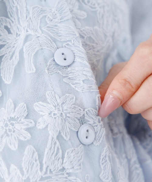 flower(フラワー)の「ブロッサムシアートップ(シャツ/ブラウス・レディース・ホワイト/ピンク/ブルー・FREE)」の12枚目の写真