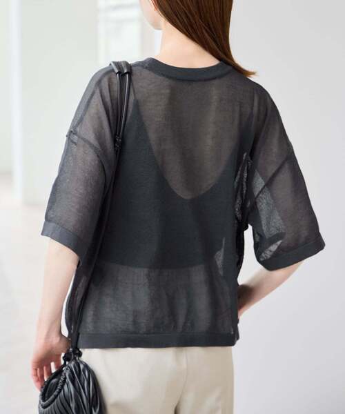 U by SPICK&SPAN（ユーバイスピックアンドスパン）の「シアーロゴニットTEE（ニット/セーター・レディース・ホワイト/ブラウン/ピンク/チャコールグレー・FREE）」の22枚目の写真
