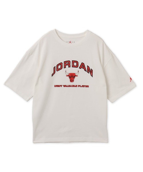 JORDAN BRAND(ジョーダンブランド)の「JORDAN BRAND M J FLT ESS BXY GFX SS CREW / ジョーダン ブランド ジョーダン FLT ESS BXY GFX ショートスリーブ クルー / NIKE【SP】(Tシャツ/カットソー・メンズ・ホワイト・M/S/XXL/XL/L)」の1枚目の写真