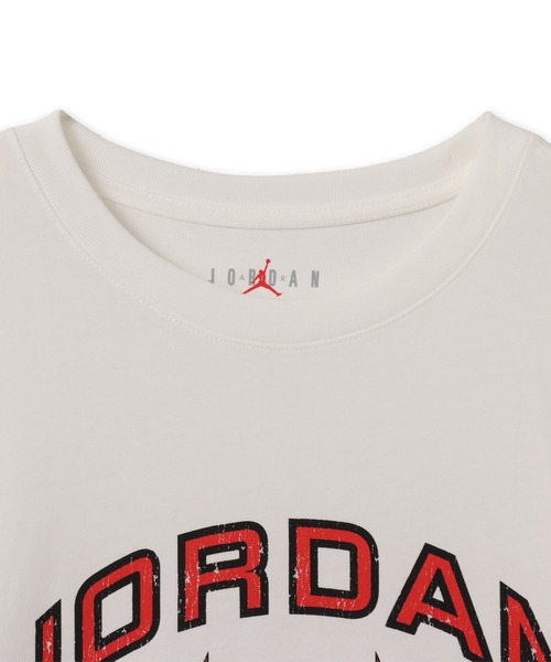 JORDAN BRAND(ジョーダンブランド)の「JORDAN BRAND M J FLT ESS BXY GFX SS CREW / ジョーダン ブランド ジョーダン FLT ESS BXY GFX ショートスリーブ クルー / NIKE【SP】(Tシャツ/カットソー・メンズ・ホワイト・M/S/XXL/XL/L)」の3枚目の写真
