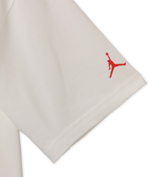 JORDAN BRAND(ジョーダンブランド)の「JORDAN BRAND M J FLT ESS BXY GFX SS CREW / ジョーダン ブランド ジョーダン FLT ESS BXY GFX ショートスリーブ クルー / NIKE【SP】(Tシャツ/カットソー・メンズ・ホワイト・M/S/XXL/XL/L)」の5枚目の写真