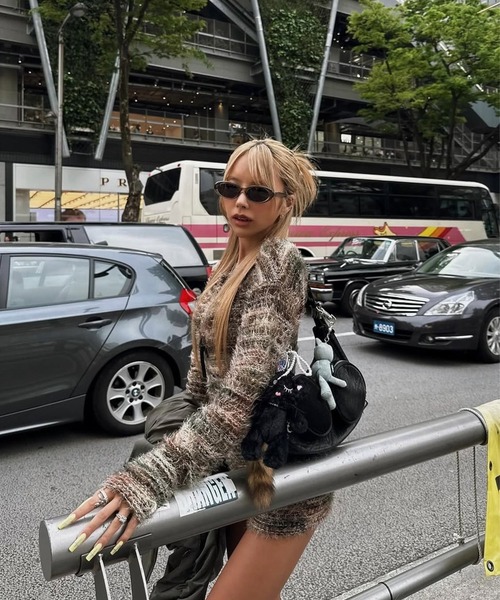 FLEX（フレックス）の「調光・偏光レンズ搭載 slim oval sunglasses / スリムオーバルサングラス（サングラス・レディース・ブラウン系/カーキ/ブラック系2/ブラック系1/ボルドー・FREE）」の12枚目の写真