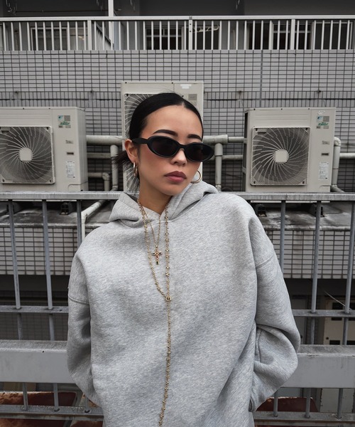 FLEX（フレックス）の「調光・偏光レンズ搭載 slim oval sunglasses / スリムオーバルサングラス（サングラス・レディース・ブラウン系/カーキ/ブラック系2/ブラック系1/ボルドー・FREE）」の8枚目の写真