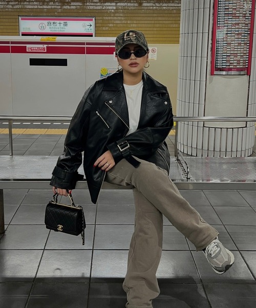 FLEX（フレックス）の「調光・偏光レンズ搭載 slim oval sunglasses / スリムオーバルサングラス（サングラス・レディース・ブラウン系/カーキ/ブラック系2/ブラック系1/ボルドー・FREE）」の7枚目の写真