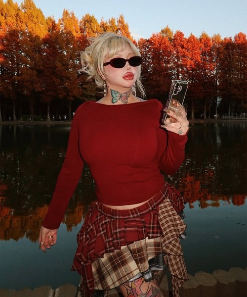 FLEX（フレックス）の「調光・偏光レンズ搭載 slim oval sunglasses / スリムオーバルサングラス（サングラス・レディース・ブラウン系/カーキ/ブラック系2/ブラック系1/ボルドー・FREE）」の20枚目の写真