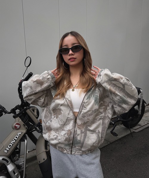 FLEX（フレックス）の「調光・偏光レンズ搭載 slim oval sunglasses / スリムオーバルサングラス（サングラス・レディース・ブラウン系/カーキ/ブラック系2/ブラック系1/ボルドー・FREE）」の19枚目の写真