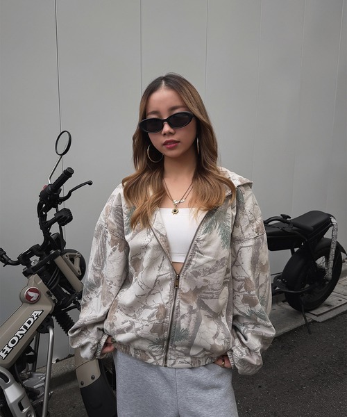 FLEX（フレックス）の「調光・偏光レンズ搭載 slim oval sunglasses / スリムオーバルサングラス（サングラス・レディース・ブラウン系/カーキ/ブラック系2/ブラック系1/ボルドー・FREE）」の18枚目の写真