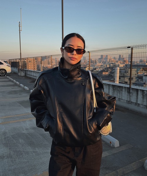 FLEX（フレックス）の「調光・偏光レンズ搭載 slim oval sunglasses / スリムオーバルサングラス（サングラス・レディース・ブラウン系/カーキ/ブラック系2/ブラック系1/ボルドー・FREE）」の21枚目の写真