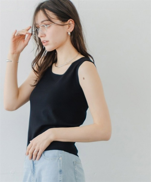 Maison INNESS(メゾンアイネス)の「ハイゲージスクエアネック タンクトップリュクスニット(タンクトップ・レディース・ブラック/モカ/ライトグレー/オレンジ・M/LL/3L/S/L/4L/5L)」の17枚目の写真