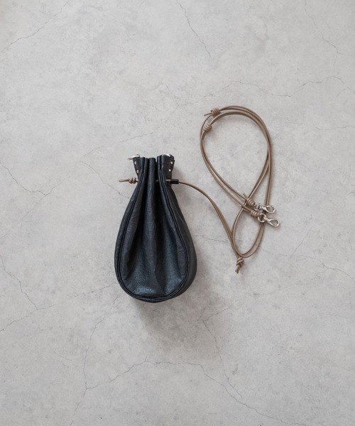 Senti(センティ)の「SENTI Dyneema Leather MEDICINE BAG M / 超軽量ダイニーマレザー メディスンバッグ M(ショルダーバッグ・メンズ・ブラック系その他/ブラック・FREE)」の5枚目の写真