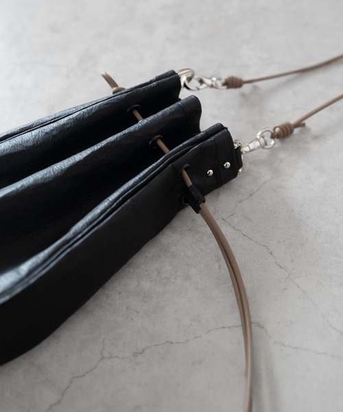 Senti(センティ)の「SENTI Dyneema Leather MEDICINE BAG M / 超軽量ダイニーマレザー メディスンバッグ M(ショルダーバッグ・メンズ・ブラック系その他/ブラック・FREE)」の8枚目の写真