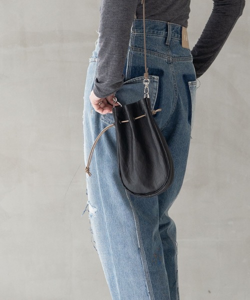 Senti(センティ)の「SENTI Dyneema Leather MEDICINE BAG M / 超軽量ダイニーマレザー メディスンバッグ M(ショルダーバッグ・メンズ・ブラック系その他/ブラック・FREE)」の10枚目の写真