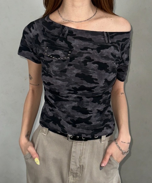 Bamm(バム)の「アウトポケットオフショルカモフラトップス(Tシャツ/カットソー・レディース・グレー/カモフラージュ・FREE)」の6枚目の写真