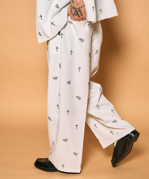 Subciety(サブサエティ)の「All-over embroidered pants(その他パンツ・メンズ・ブラック/ブラウン/ホワイト・LARGE/MEDIUM/SMALL/X-LARGE)」の17枚目の写真