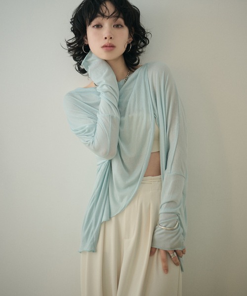 LAULEN(ローレン)の「drape neck slit nuance tops /ドレープネックスリットニュアンス長袖トップス(Tシャツ/カットソー・レディース・ブルー/ベージュ/イエロー/ブラック/アイボリー・FREE)」の1枚目の写真