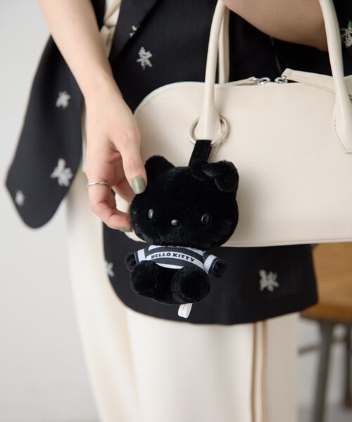 ear PAPILLONNER(イアパピヨネ)の「【HELLO KITTY(ハローキティ)×ear】コラボぬいぐるみチャーム(チャーム・レディース・ブラック・FREE)」の8枚目の写真