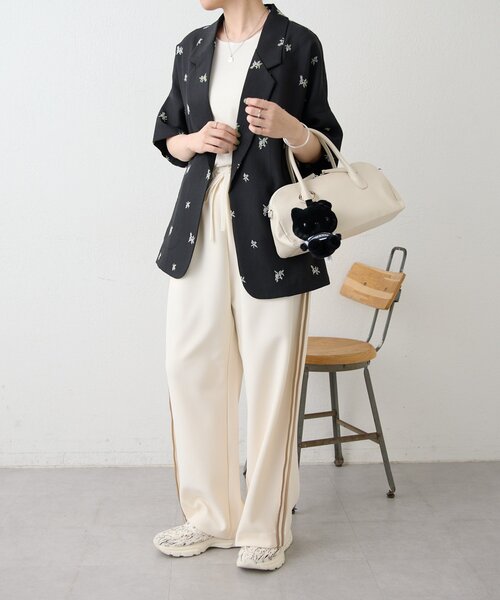 ear PAPILLONNER(イアパピヨネ)の「【HELLO KITTY(ハローキティ)×ear】コラボぬいぐるみチャーム(チャーム・レディース・ブラック・FREE)」の10枚目の写真