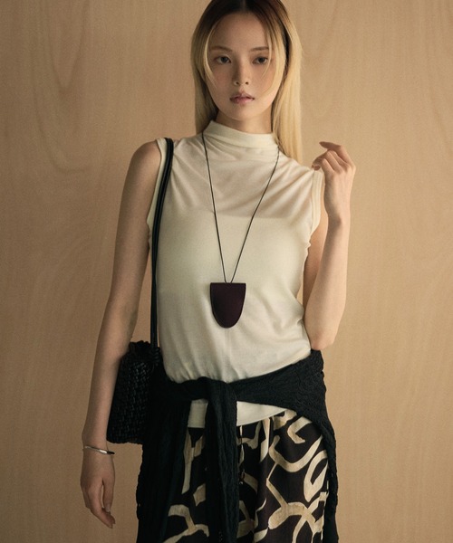 LAULEN(ローレン)の「high neck sleeveless tops /ハイネックノースリーブカットソー(Tシャツ/カットソー・レディース・ブラック/グレイッシュベージュ/ライトブルー/アイボリー・FREE)」の2枚目の写真